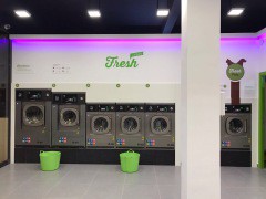 Inauguración lavandería autoservicio Fresh en Olot