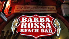 Primer concurso de comedores de burgers en Barba Rossa Beach Bar