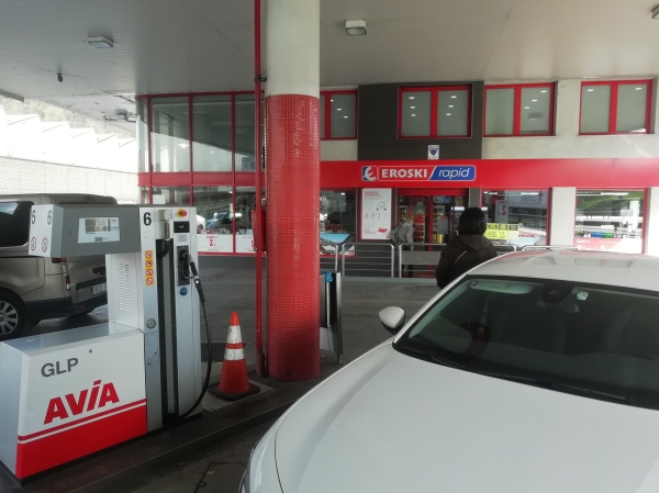 Eroski inaugura un nuevo supermercado franquiciado “Rapid” en la gasolinera Avia de Olaberria