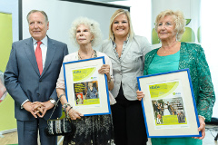 La duquesa de Alba recibe un emotivo homenaje en Vitalia antes de su boda