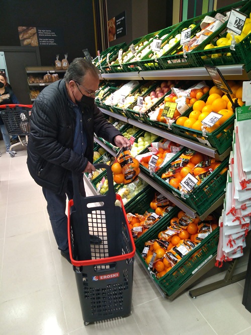 Eroski inaugura un nuevo supermercado franquiciado en el barrio vitoriano de Abetxuko