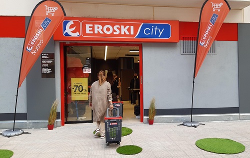 Eroski inaugura un nuevo supermercado franquiciado en la localidad Navarra de Berriozar.