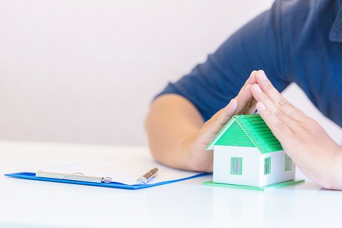 El descenso de pisos protegidos amenaza el acceso a la vivienda para los colectivos vulnerables durante la crisis