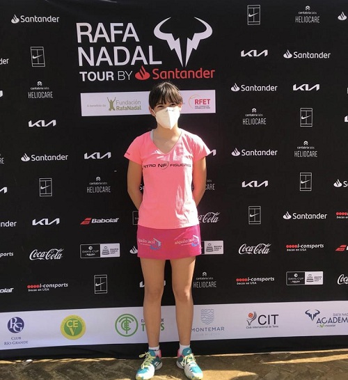 Las franquicias Alquilofácil patrocinan a Ana Maye Martínez en el campeonato Rafa Nadal Tours.