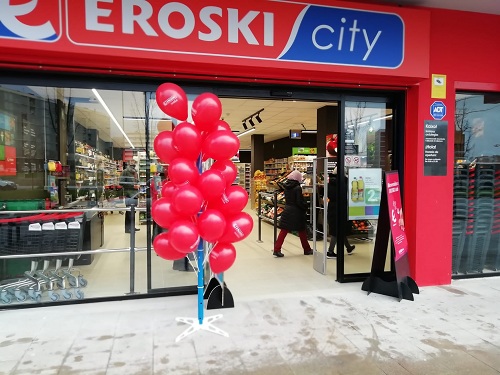 Eroski inaugura un nuevo supermercado franquiciado en Vitoria-Gasteiz.