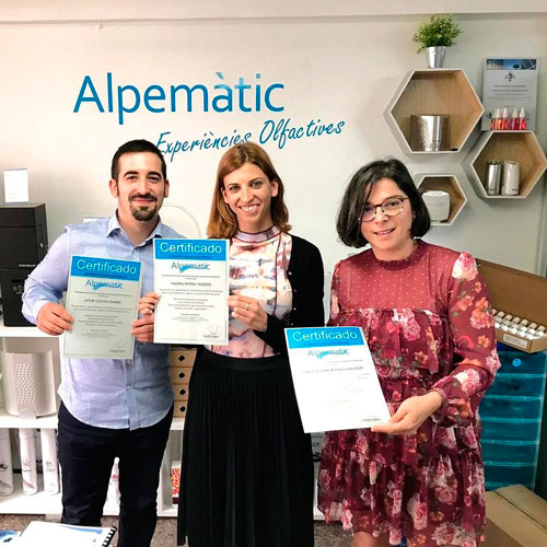 El marketing olfativo llega a Vigo de la mano de tres jóvenes emprendedores que impulsan su negocio con la marca Alpematic