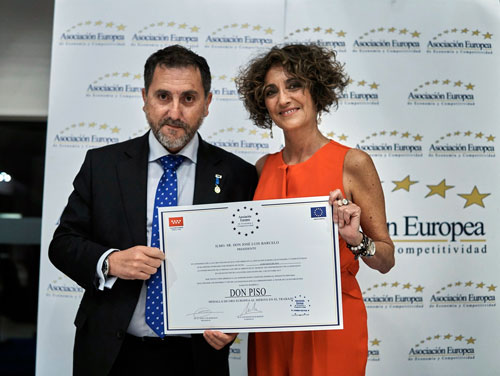 Donpiso recibe la Medalla de Oro al Mérito en el Trabajo