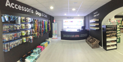 Aleix Espargaró inaugura la primera tienda TerranovaCNC en Figueres