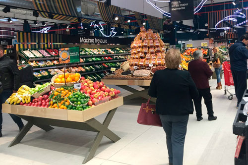 Más de un millar de personas acuden a la inauguración del hipermercado Eroski en Melilla