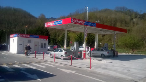 Eroski inaugura una gasolinera en la localidad guipuzcoana de Bergara 