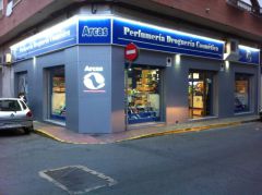 Perfumería y Droguería Arcas firma sus dos primeras franquicias en A Coruña y Albacete