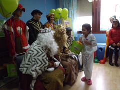 La Botica de los Perfumes lleva a sus Majestades los Reyes Magos al Hospital de Mérida 