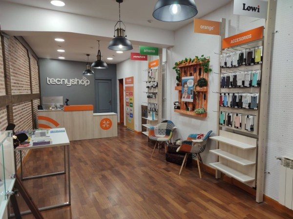 El Ejido se incorpora al plan de franquicias de Tecnyshop con la firma de un nuevo contrato