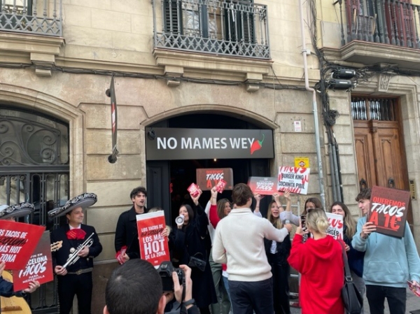 Sushimore y No Mames Wey desembarcan en Barcelona con una “manifestación” que reclama tacos a 1€