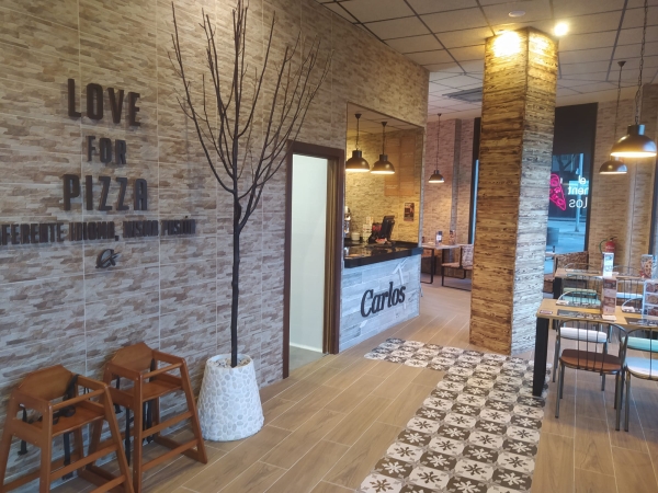 Pizzerías Carlos toma impulso en la zona centro de Barcelona con su segundo restaurante.