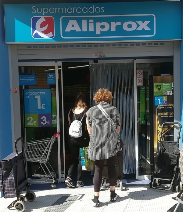 Eroski inaugura un nuevo supermercado franquiciado en la localidad zaragozana de Lumpiaque.