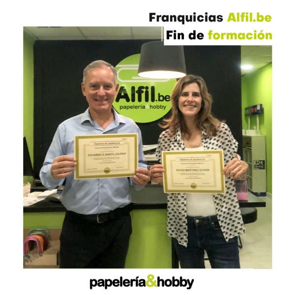 Alfil.be Papelería & Hobby celebra el fin de la formación en su vueva tienda de Valencia Abastos