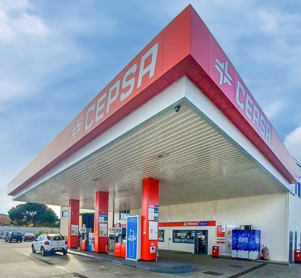 Eroski inaugura un nuevo supermercado franquiciado “Rapid” en la gasolinera de La Torre de Esteban Hambrán, en Toledo.