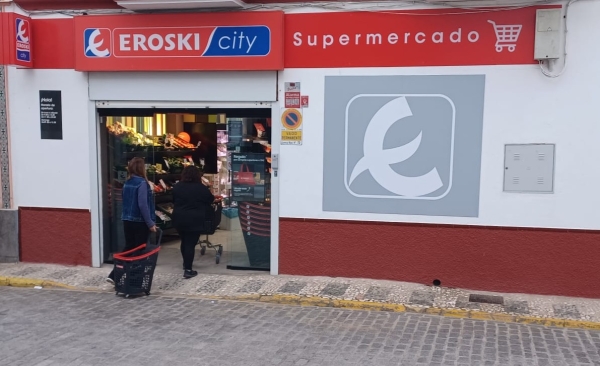 Eroski inaugura un nuevo supermercado franquiciado en la localidad sevillana de El Real de la Jara