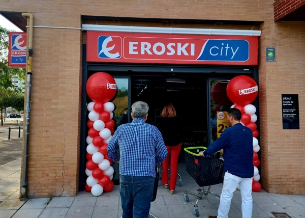 Eroski inaugura un nuevo supermercado franquiciado en la localidad sevillana de Dos Hermanas