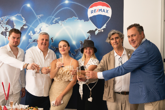 La franquicia Remax España abre oficina Benidorm, Remax Pórtico