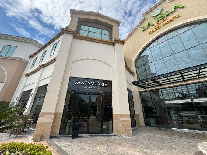 La franquicia SantaGloria inaugura su primer establecimiento en México.