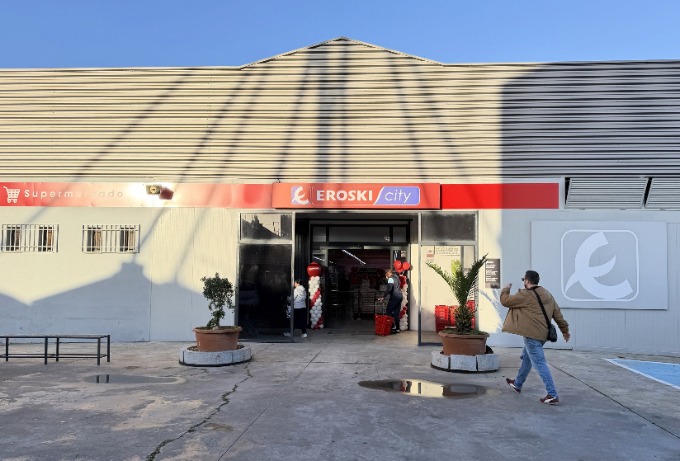 Eroski inaugura un nuevo supermercado franquiciado en Valdelacalzada, Badajoz