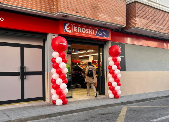 Eroski inaugura un nuevo supermercado franquiciado en Leganés, Madrid.