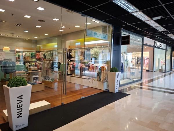 Grupo Reprepol inaugura en el Centro Comercial 4 Caminos de A Coruña una nueva tienda monomarca de moda infantil